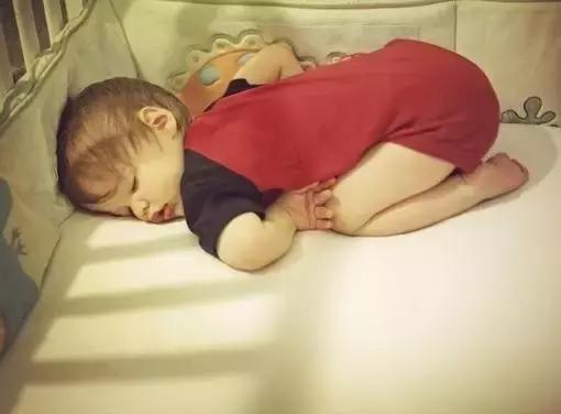 幼儿园小班尿床该怎么办(四点改善育儿尿床)