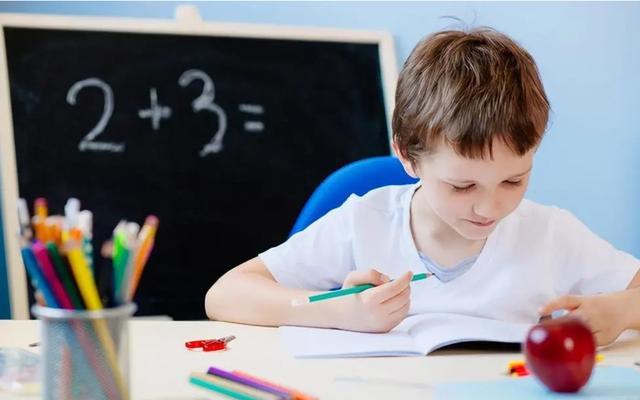 五岁孩子如何学数学(孩子学习加减法失败，原因竟是死记硬背数学规则！)