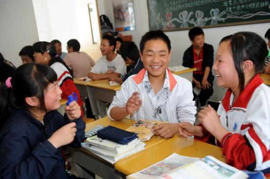 初学英语要先学会什么知识(英语学习：阅读能力优先，词汇与语法夺冠)