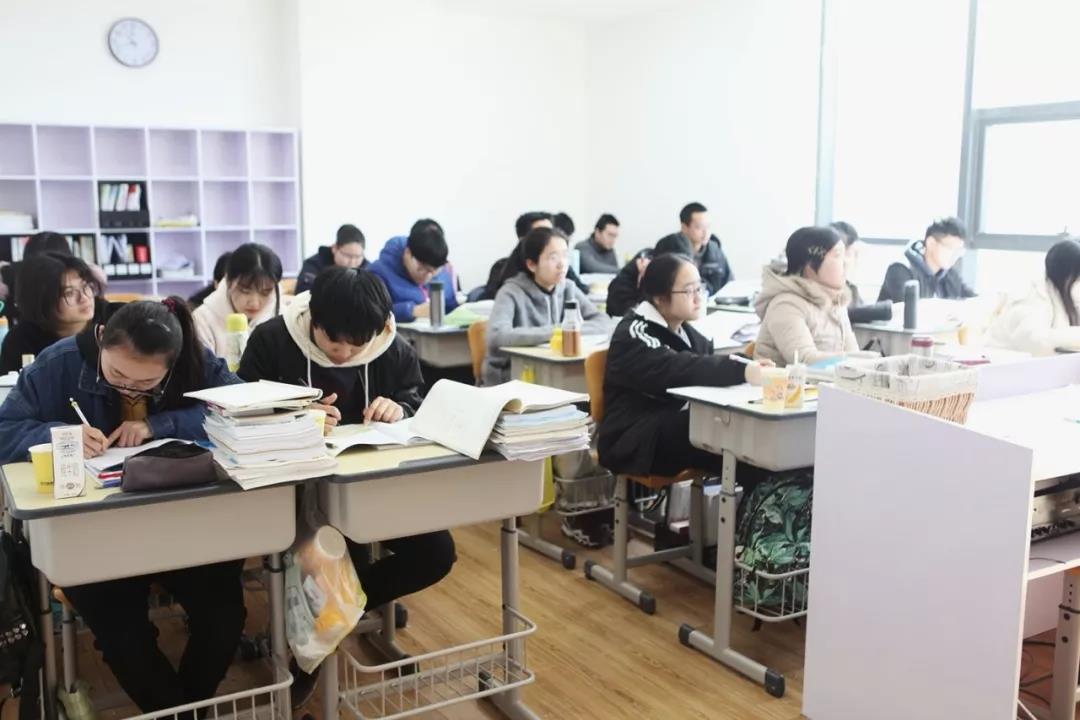 高考语文作文满分有哪些要素(揭秘十年作文一把屎的真正原因，终极改变方法揭秘！)