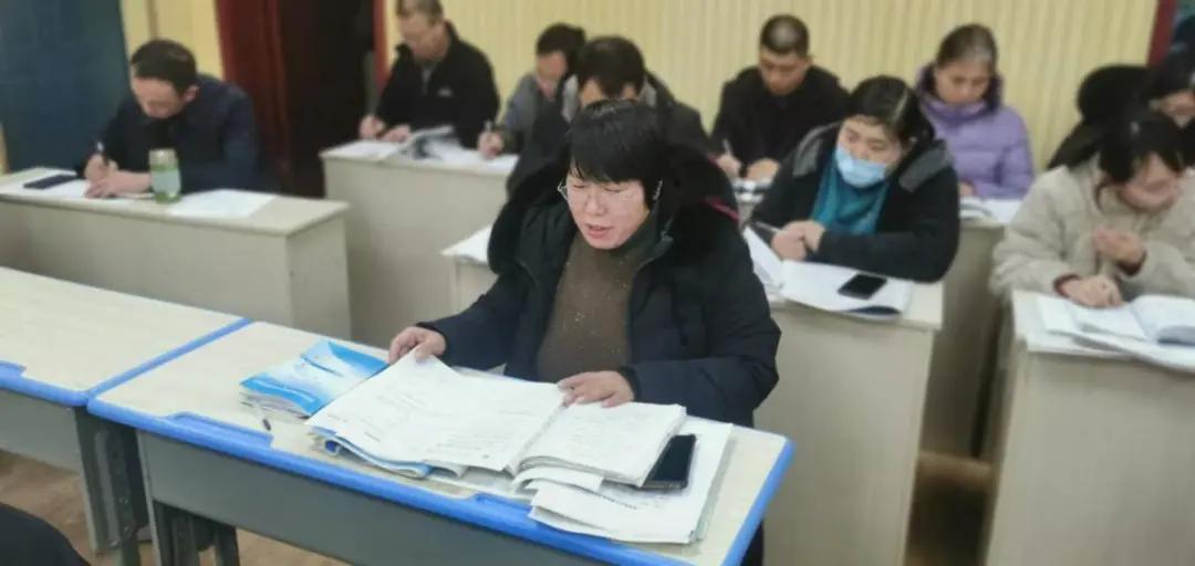 如何预学初三数学(初三数学学习攻略：上册备战自主招生与中考！)