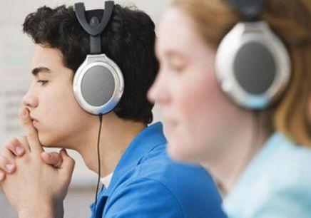 如何做好英语中考听力(2023年中考听力口语改革揭秘：高分必备攻略！)