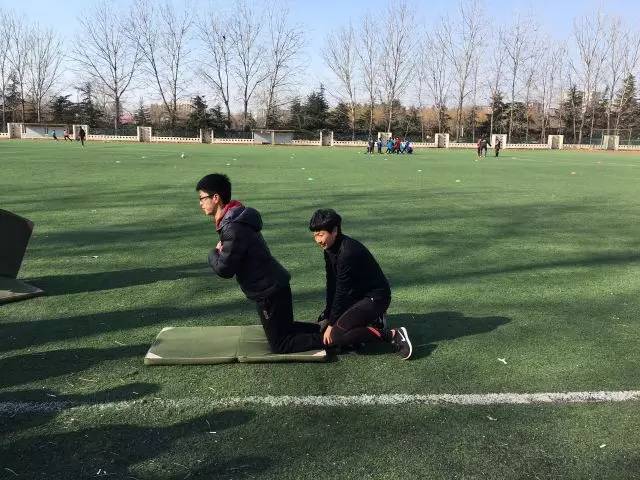 中考体育学生腿受伤怎么办(神奇！中医手治疗令伤脚奇迹康复，网友感动不已)