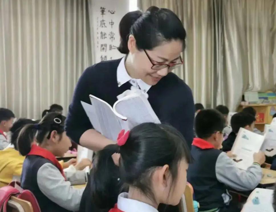 为什么八年级厌学了呢英语(揭秘：孩子英语学习压力分级，为何成绩大起大落？)