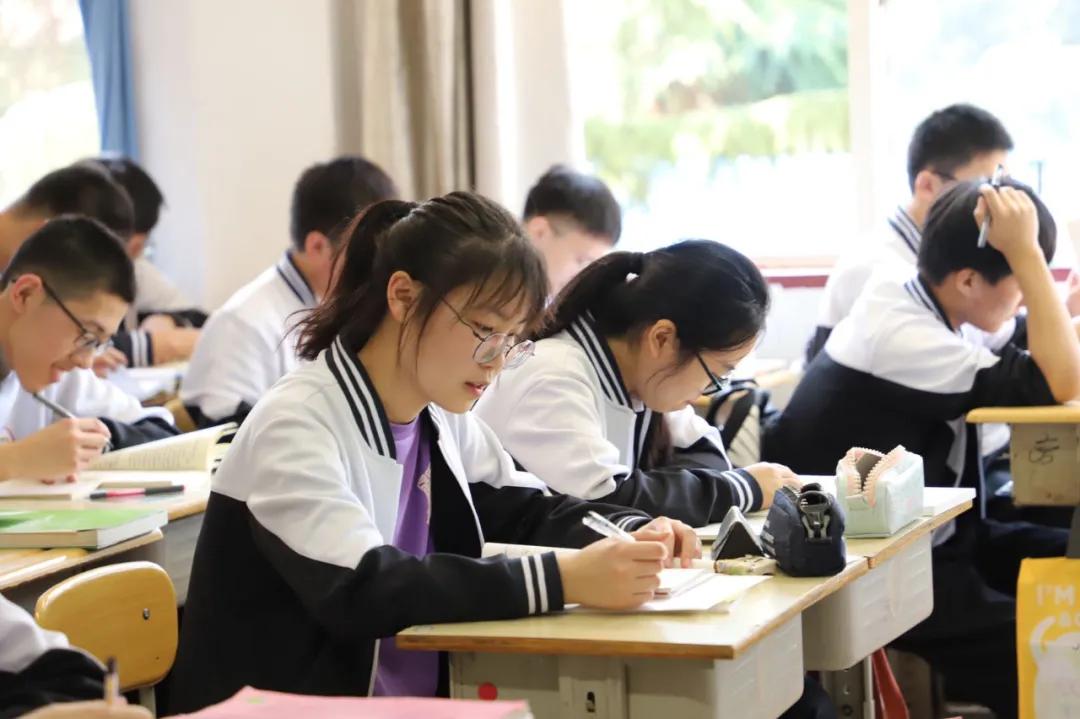 怎么规划上初中(揭秘升学秘籍：政策不变，只有一种病——穷病)