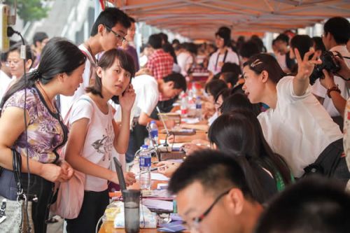 学硕中怎么有两个世界史(揭秘哲学界的两大派别:辩证法与形而上学)