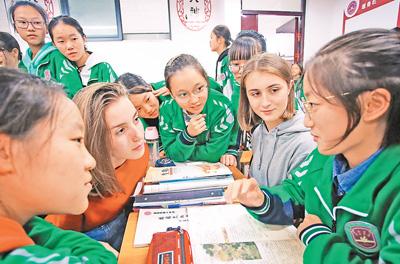法国孩子学中文怎么学英语(双语天才秘籍：法国孩子学中文，竟然是学英语的最佳法宝！)