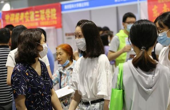 高考录取新策略有哪些(考大学是按照分数录取吗？2023年高考高考报志愿的方法与技巧位次法位次志愿填报张录公开课抖音小助手)