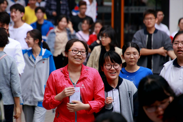 百万高考生都有哪些共同的反应(百万高考生共同反应揭秘)