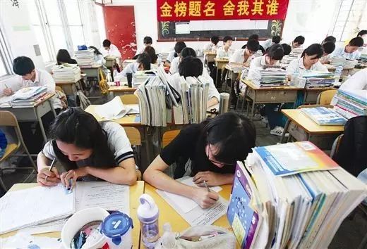 如何看待高中生学习态度(为什么？每个人都可以自律上瘾高中自律上瘾自律改变生活高二高三)