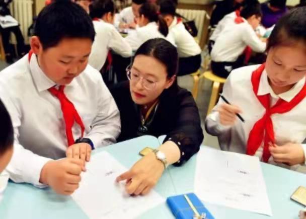 我该如何学习作文(作文绝招大揭秘！轻松提升写作水平，成为文学巨擘)