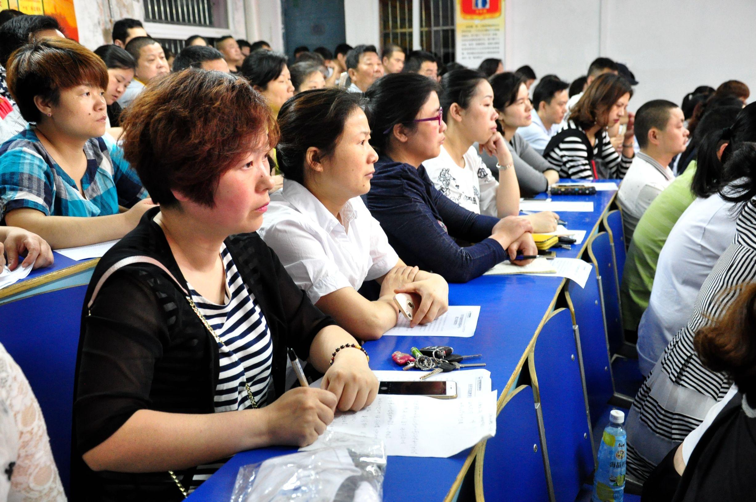 初中衔接班讲些什么好(初中升高中，班主任亲授经验，一招致胜衔接班秘籍大揭秘)