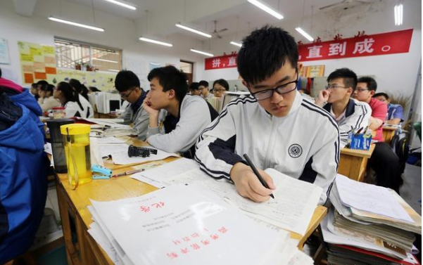 高中生有哪些学习方法(高中生学霸学习秘笈大揭晓！超实用学习方法，你也可以轻松拥有)