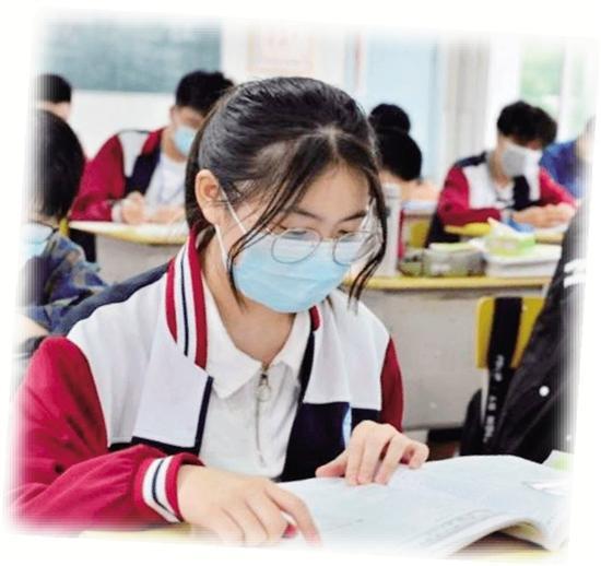 高中生暑假怎么背满分作文(在暑假期间背满分作文的方法)