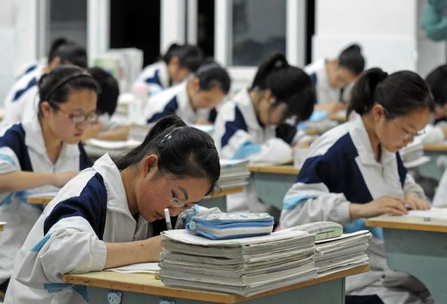 孩子怎么逆袭成学霸(帮助孩子逆袭成学霸的方法)
