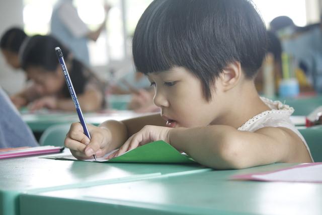 如何让学生爱上写作(让学生爱上写作的建议)