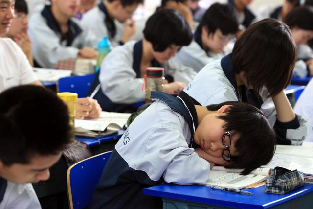 叛逆期的孩子怎么改变(应对叛逆期孩子的策略)