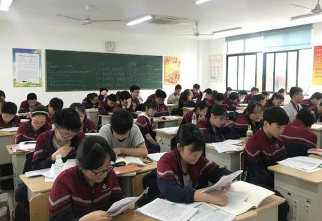 怎么尽快适应初中生活(顺利过渡到初中生活的方法)