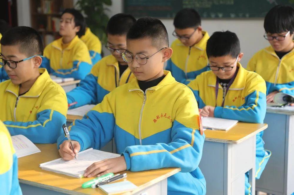 如何多看历史书籍(多看历史书籍的建议)