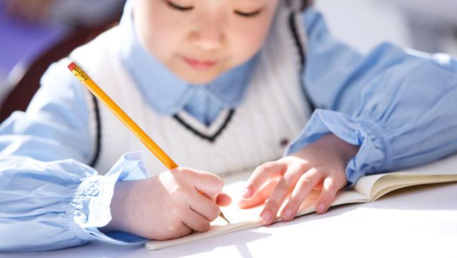 如何让孩子爱上写字(激发对写字兴趣的技巧)