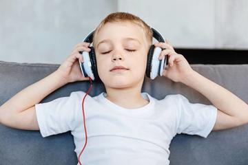 怎么学会发现孩子的优点(发现并欣赏孩子优点的方法)