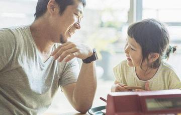 如何引导孩子开口说话(促进语言发展的建议)