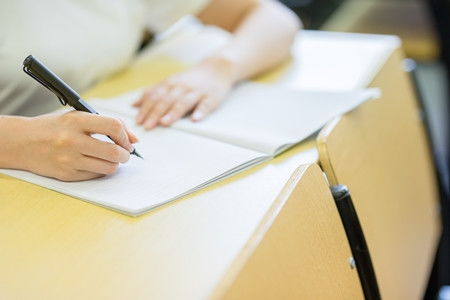 如何进阶成写作高手(在写作上不断进阶的方法)