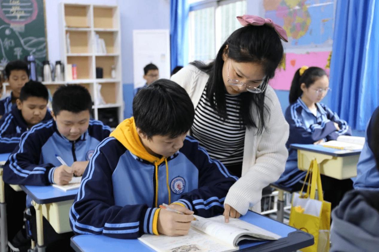 孩子爱玩游戏怎么解决(孩子爱玩游戏的解决方法)