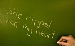 如何提高儿女英语成绩初中(教你家长帮孩子学英语的小技巧，成绩轻松UP！)