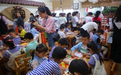 在幼儿园如何进行幼小衔接(幼儿园衔接误区：小学化阴影下的教育混乱！)