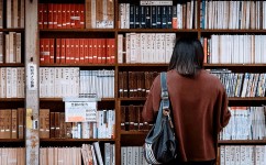 怎么快速提升语文语感素养(朗读经典，培养语感，学霸必备！)