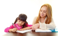 女孩怎么才能学会英语口语(零英语出国，命运多舛！)