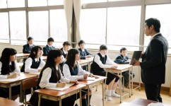 在家上课怎么学语文(神奇方法！低年级语文短板迎创变，家长必看！)