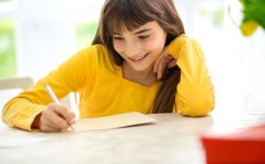 八年级英语作文如何打分(英语作文满分秘籍，轻松备战初三！)
