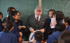 新手女孩如何学会英语口语(英国留学口语秘诀大揭秘，轻松学口语！)