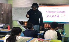 小孩英语听什么好(零压力，孩子听儿歌、看书、动画，三管齐下英语进步神速！)