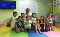 中国有哪些小学生学英语(曝光中国小学生英语学霸们的绝密学习法，你get到了吗)