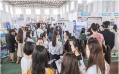 如何装扮成一个小孩子英语(玩转装嫩秘籍)