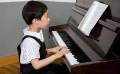 儿童钢琴学习方法有哪些(轻松学琴！儿童钢琴学习秘籍，快速成为小音乐家)