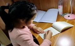 如何教三年级孩子写作文(教三年级孩子写作文的步骤)