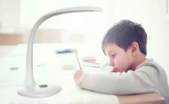怎么提升上课效率(学生在课堂上更高效地学习的方法)