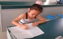 如何培养孩子写作文的兴趣(帮助孩子爱上写作的策略)