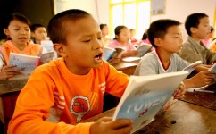 怎么让孩子爱上读书(让孩子爱上读书的步骤)