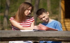 如何给孩子立规矩(为孩子设立规矩的步骤)