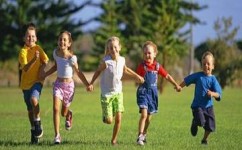 孩子胆小不敢社交怎么办(不敢社交的解决方法)