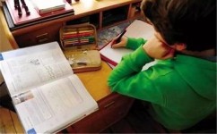 如何鼓励孩子自主思考(发展自主思考能力的方法)