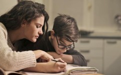 如何与孩子建立亲密感(与孩子建立亲密感的技巧)